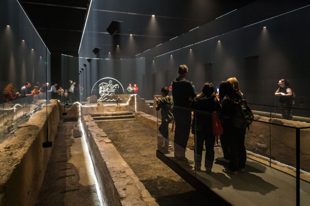 London Mithraeum Bloomberg SPACE - Roman ruins in exhibition space