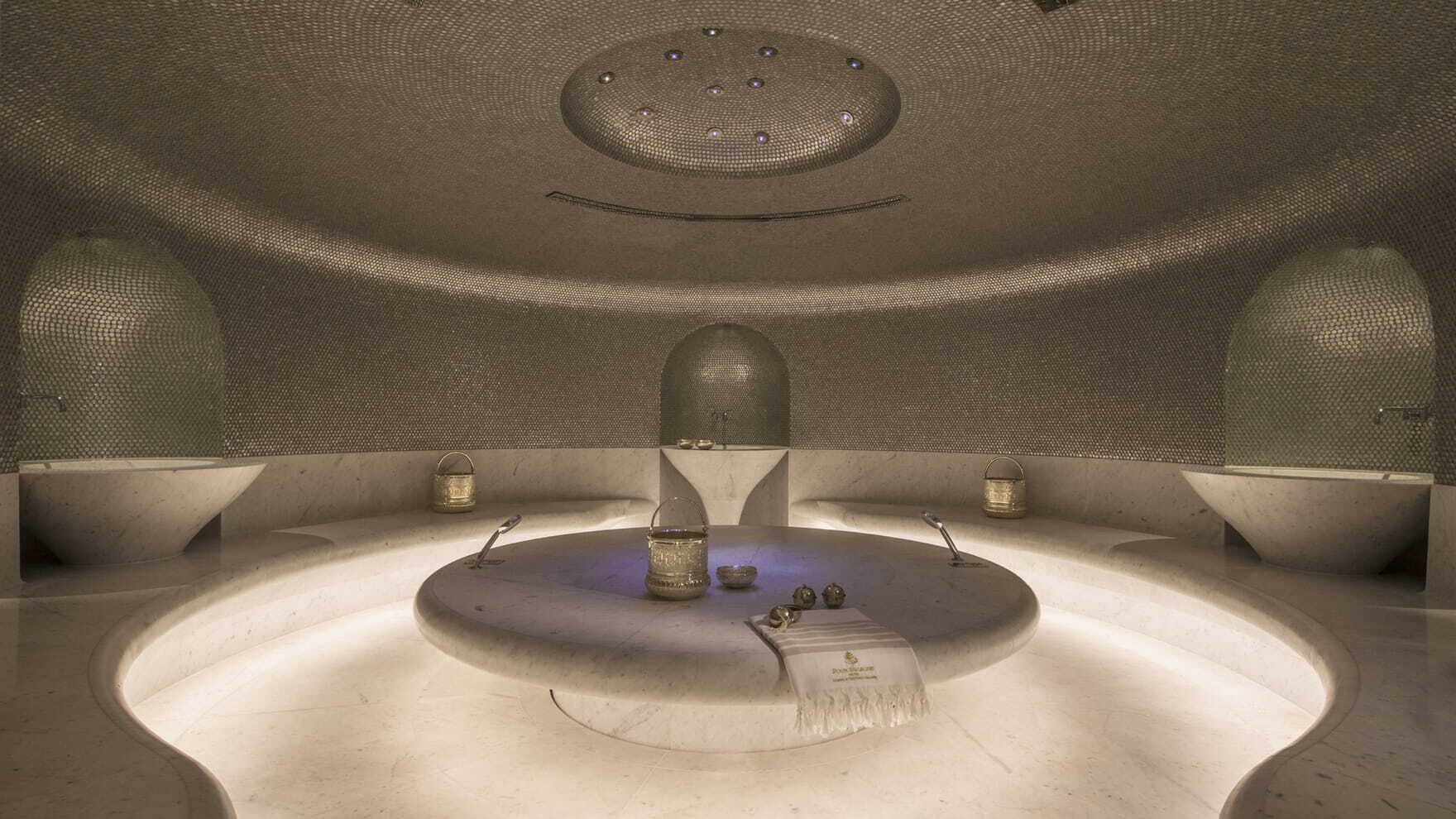 5 best Spas in the City of London - Ten Trinity Square 5 best Spas in the City of London - Ten Trinity Square - circular tiled spa room