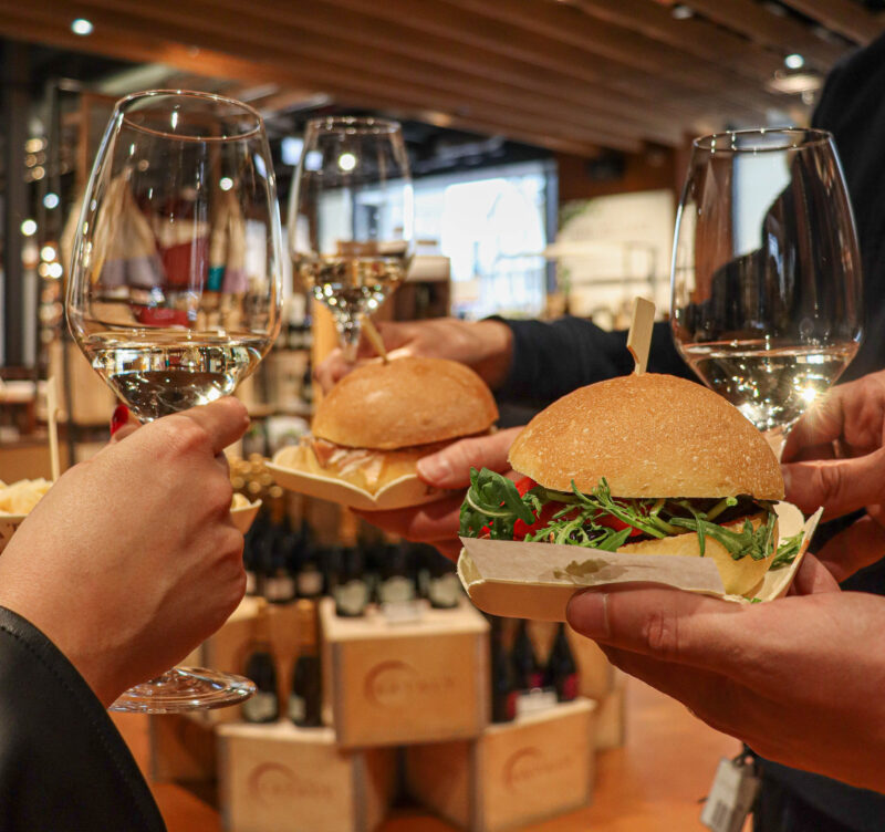 The wine bars of the City of London