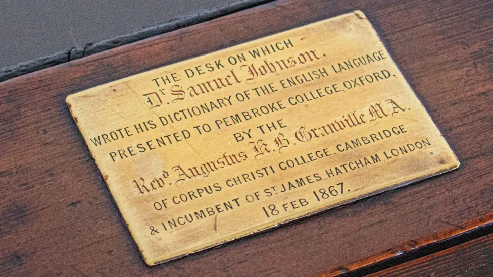 Plaque with wording about the desk of Dr Samuel Johnson.