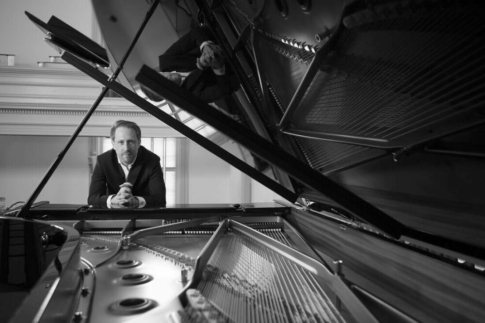 Simon Crawford-Phillips and Friends: Vers la vie nouvelle
